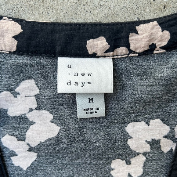 A New Day Dress Medium - Picture 3 of 4